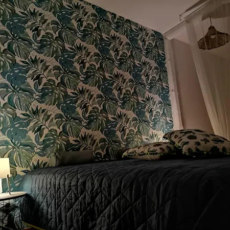 Room33 Bed & Breakfast *